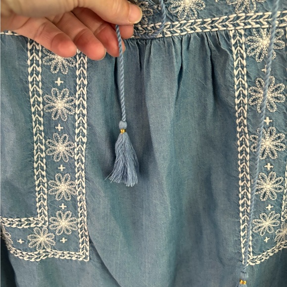 Old Navy Chambray Top - never worn - Picture 3 of 6